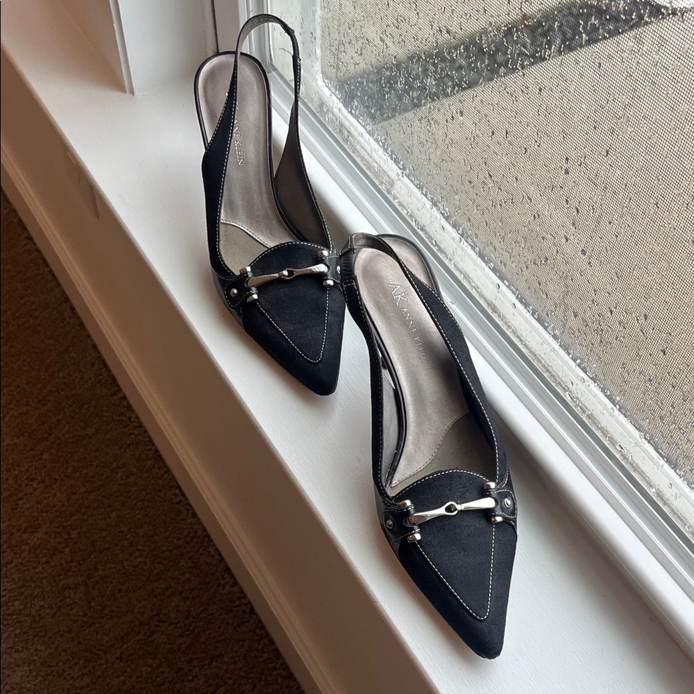 Anne Klein Black Pointed Toe Slingback heels